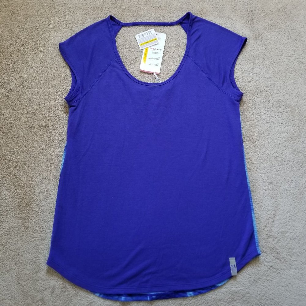 New Under Armour melon color top, great color!Heat